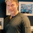 Mads Mikkelsen visita gli studi di Kojima Productions